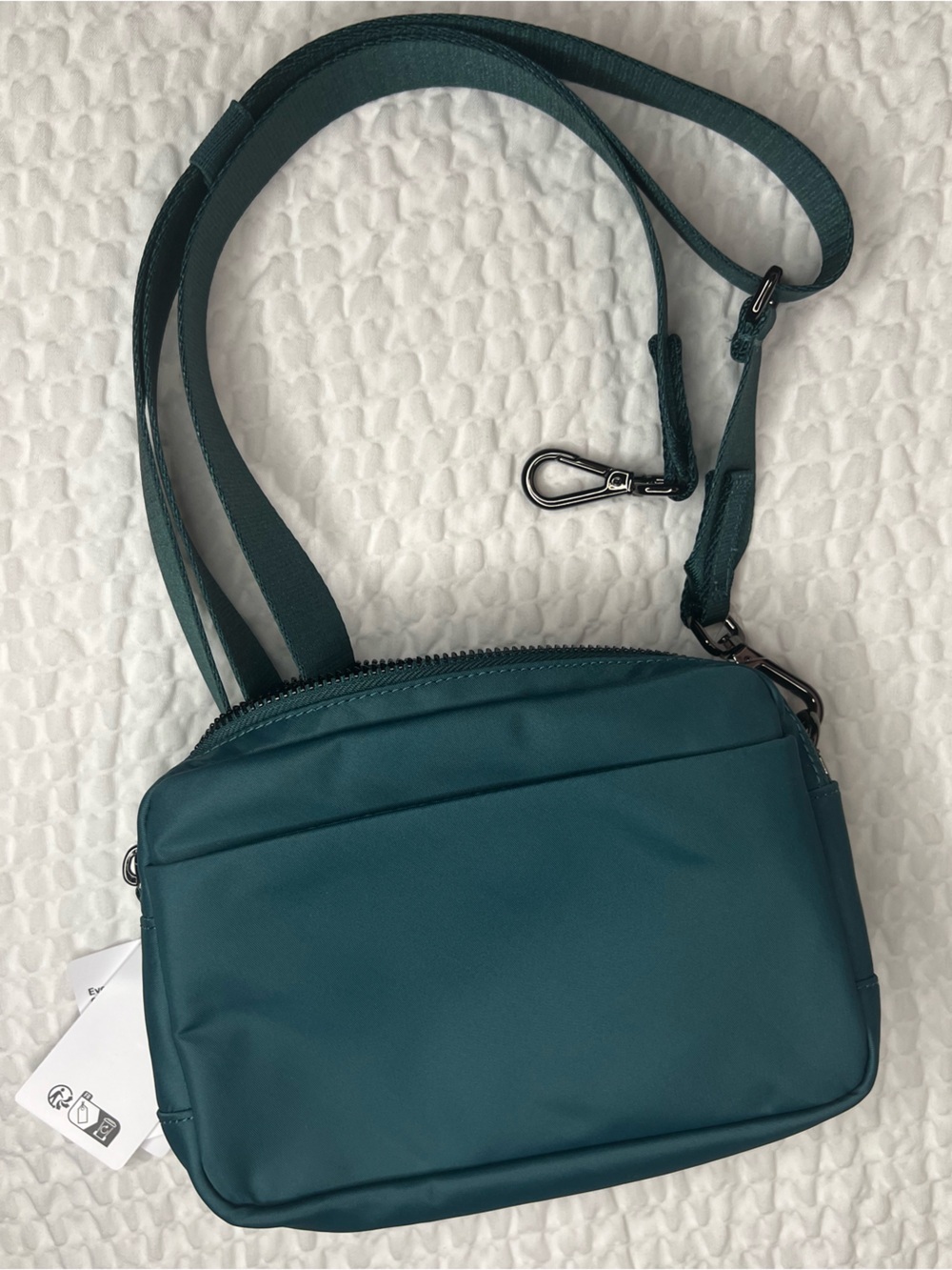 Lululemon Everywhere Crossbody Bag 2L Deep Marina Gunmetal - Picture 2 of 5